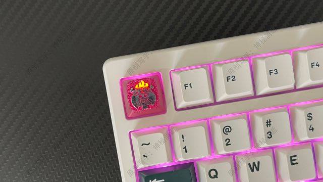 细节拉满，精致传神的ZOMO×航海王：顶上战争-艾斯金属键帽