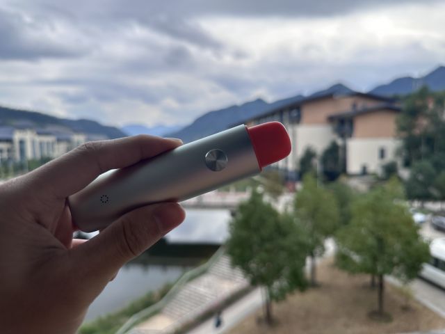 左点电子口腔喷雾：清新口感，健康生活的贴心伙伴