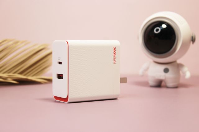一加原装SUPERVOOC 100W双口超级闪充充电器,出门充电带上它就够了