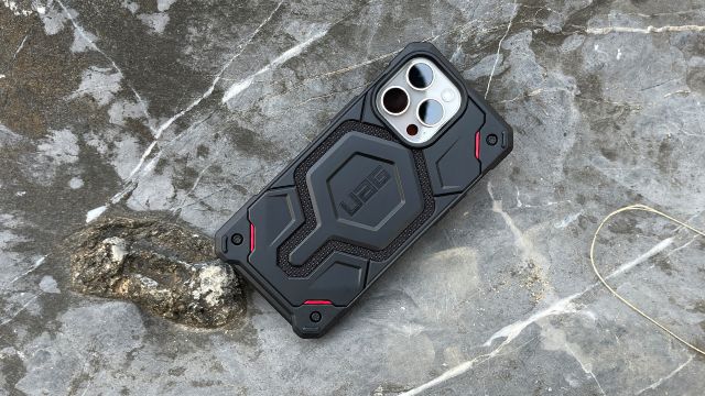 抗震防摔的UAG城市装甲手机壳，iPhone15PM的完美保护者