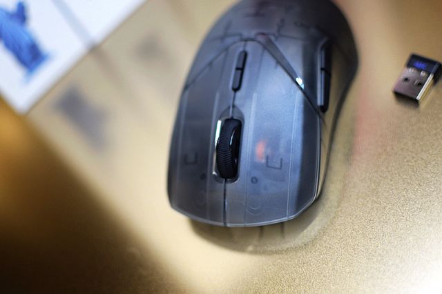 无线4K有线8K，雷柏的半透明鼠标VT9Air，真正的旗舰鼠标 