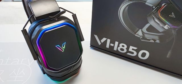 50mm超大钕磁单元+RGB氛围灯效，三模畅连雷柏VH850无线头戴耳机