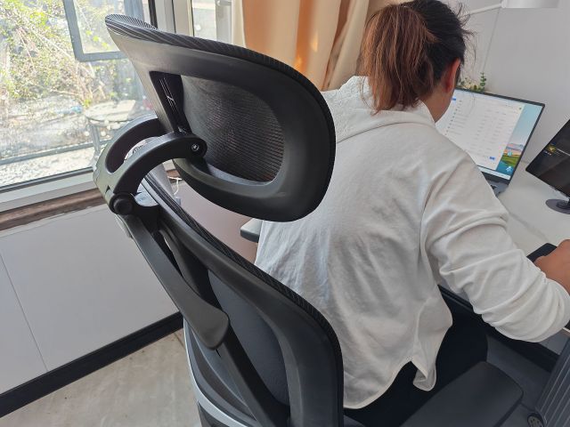 千元内护腰王者，久坐族的脊椎救星：夏草木Fit2工学椅深度体验